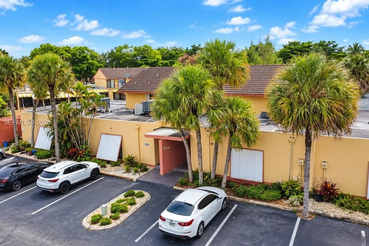 15528 Braemar Ct, Miami Lakes: photo 1 of 30