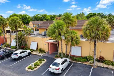 15528 Braemar Ct, Miami Lakes: photo 1 of 30