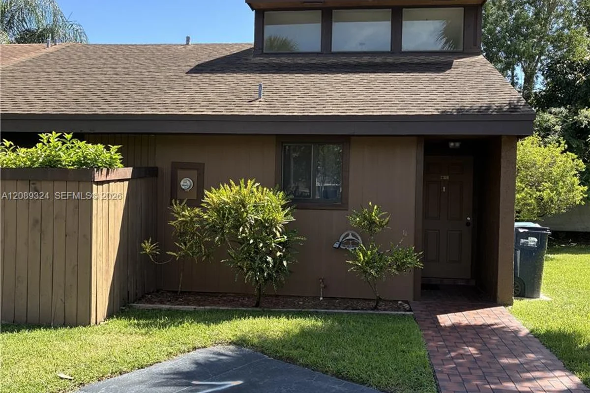 9324 SW 132nd St, Miami: photo 1 of 20