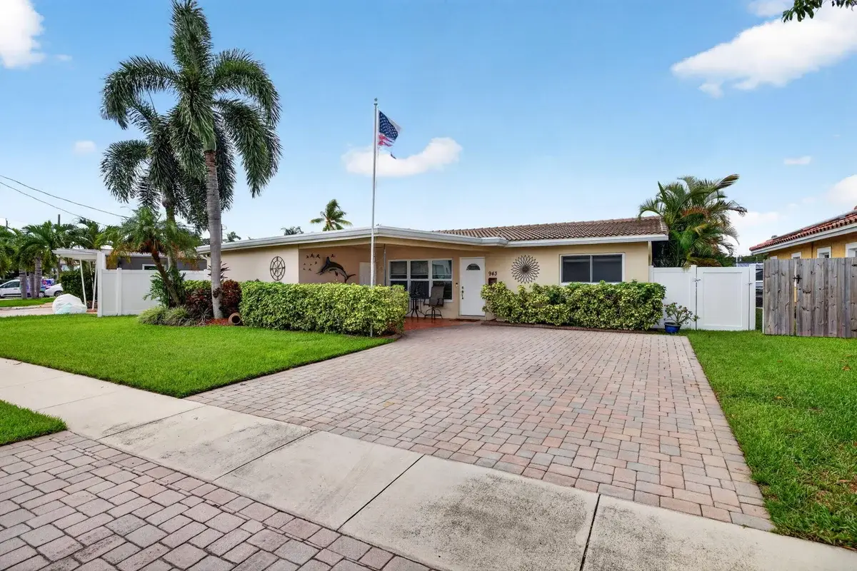 943 Nautilus Isle, Dania Beach: photo 1 of 65