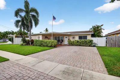943 Nautilus Isle, Dania Beach: photo 1 of 65