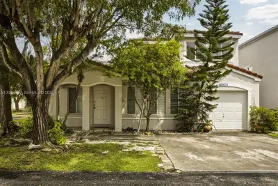 16525 SW 97th Ter, Miami: photo 1 of 15