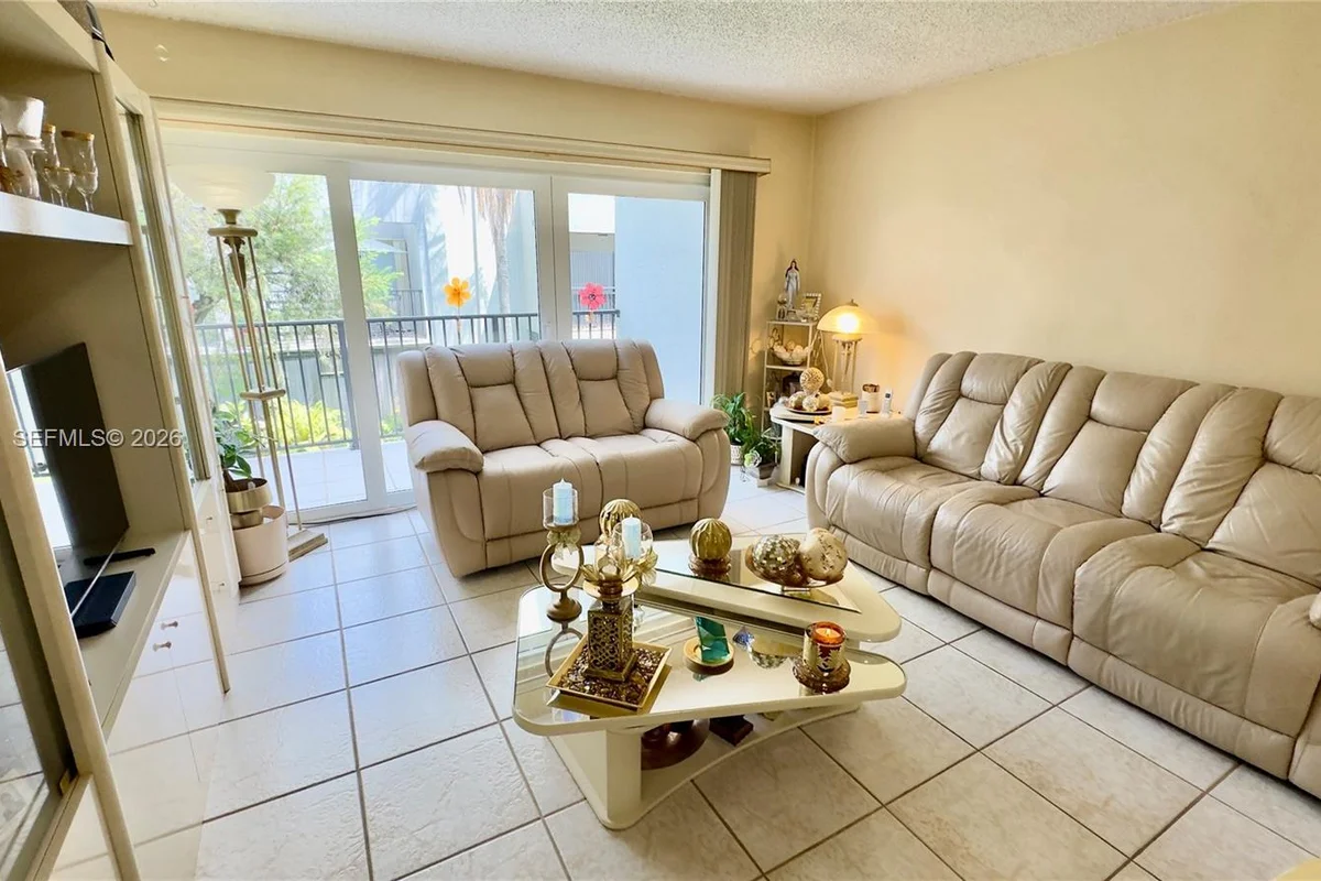 30 NW 87th Ave #C219, Miami: photo 1 of 42