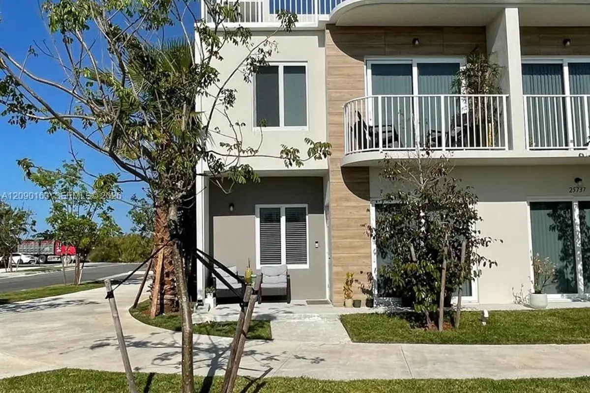25731 SW 144th Ave, Homestead: photo 1 of 30