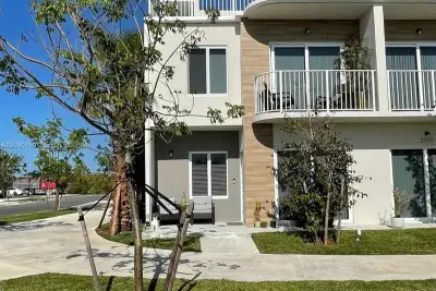 25731 SW 144th Ave, Homestead: photo 1 of 30