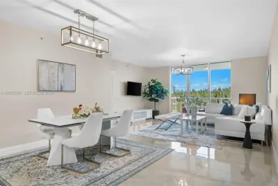 14951 Royal Oaks Ln #701, North Miami: photo 1 of 43