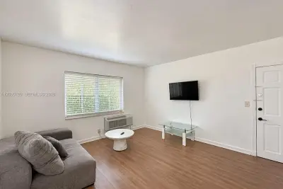8011 Abbott Ave #1, Miami Beach: photo 1 of 5