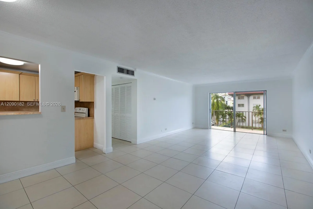 8107 SW 72nd Ave #302E, Miami: photo 1 of 16