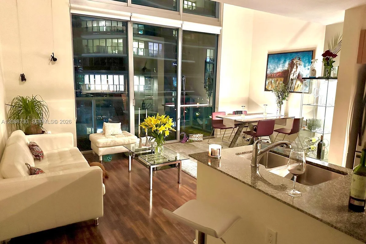 1050 Brickell Ave #3216, Miami: photo 1 of 11