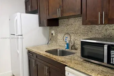 7425 SW 152nd Ave #11-106, Miami: photo 1 of 14