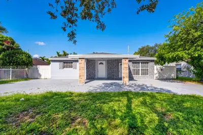 730 N 64th Ave, Hollywood: photo 1 of 29