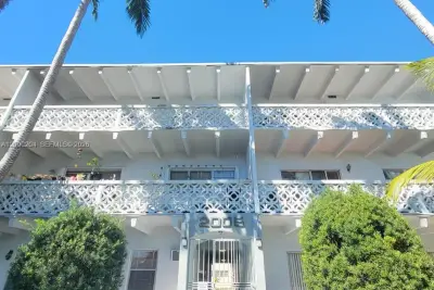 2005 Sans Souci Blvd #305, North Miami: photo 1 of 39