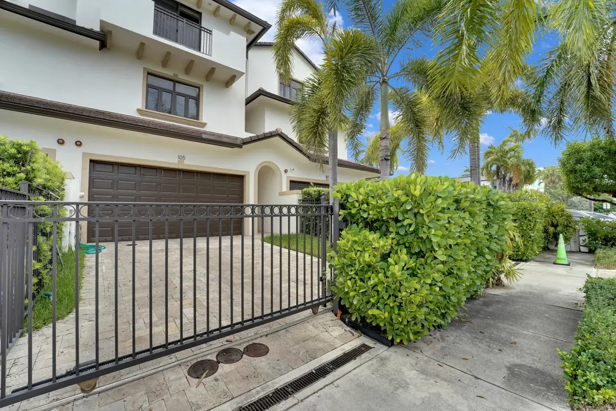 105 Isle Of Venice Dr, Fort Lauderdale: photo 1 of 44