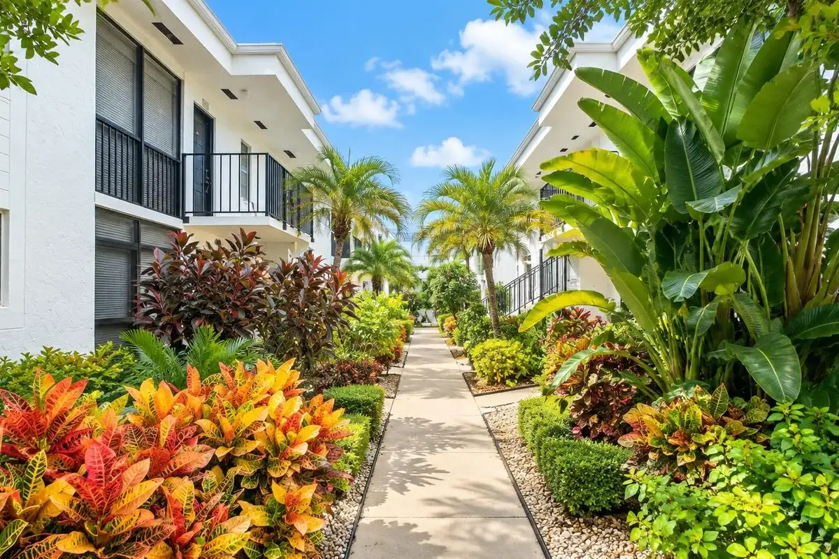 14917 Wedgefield Dr #203, Delray Beach: photo 1 of 21
