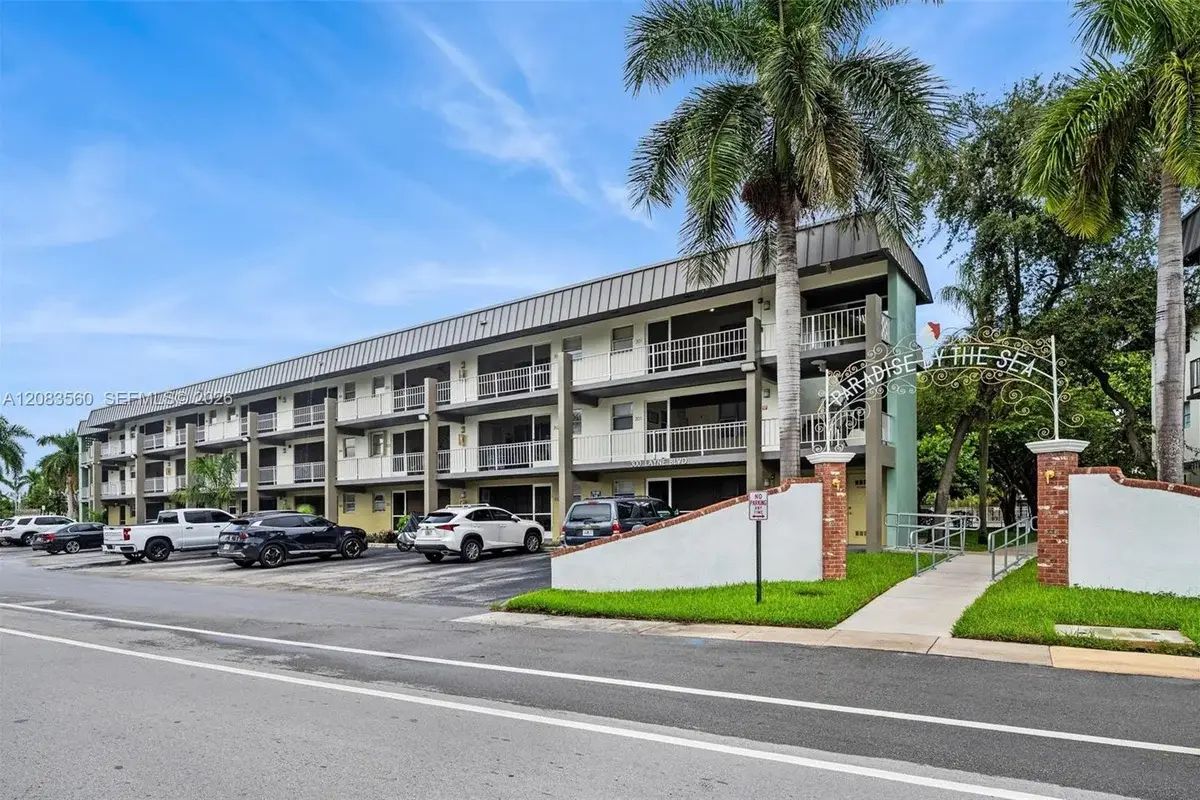 250 Layne Blvd #304, Hallandale Beach: photo 1 of 22