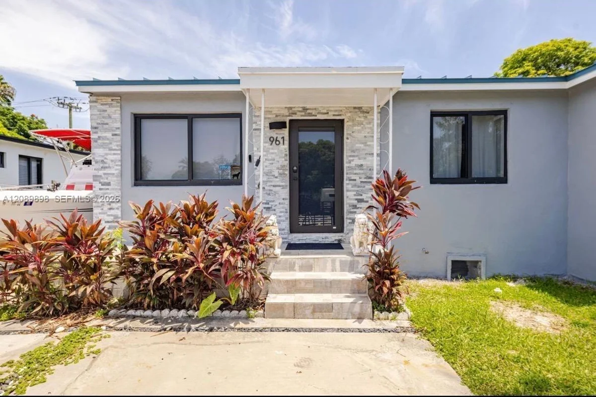 961 NE 155th Ter, North Miami Beach: photo 1 of 21