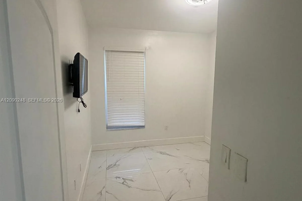 6706 NW 192nd Ter, Hialeah: photo 1 of 1