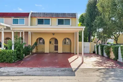 7205 W 3rd Ave, Hialeah: photo 1 of 33