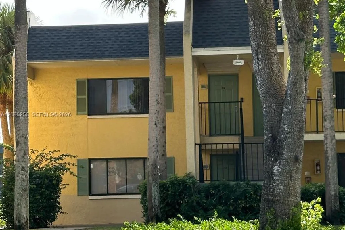 801 Meadows Cir, Boynton Beach: photo 1 of 9