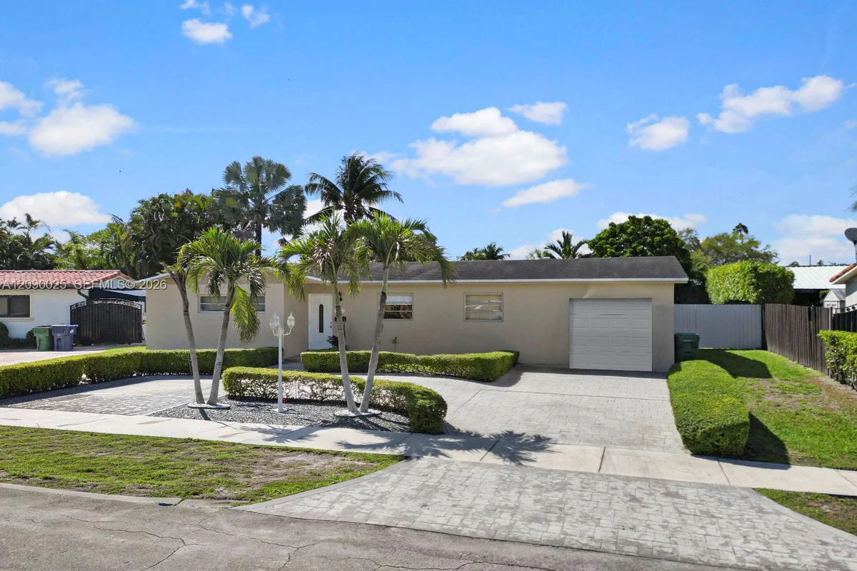 8530 NW 179th St, Hialeah: photo 1 of 17