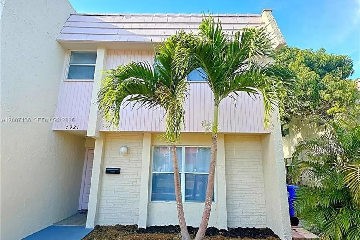 7921 SW 9th St, North Lauderdale: photo 1 of 22
