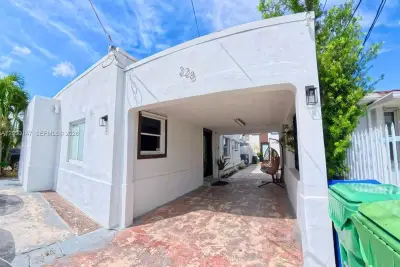 228 NW 58th Ct, Miami: photo 1 of 33