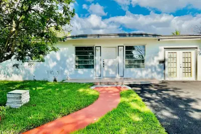 18320 NE 7th Ct, North Miami Beach: photo 1 of 43