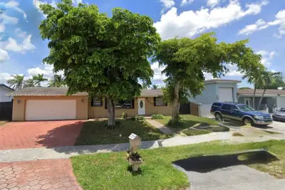 7925 NW 170th Ter, Hialeah: photo 1 of 1