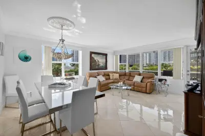 3300 NE 36th St #309, Fort Lauderdale: photo 1 of 52