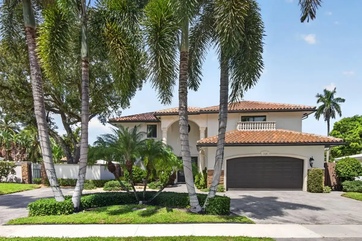 749 SW 2nd St, Boca Raton: photo 1 of 39