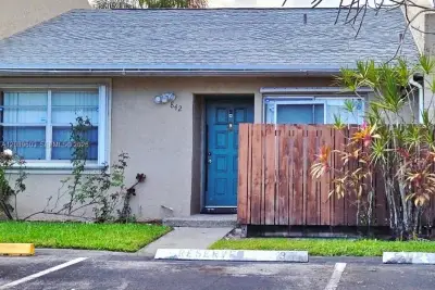 842 Banks, Coconut Creek: photo 1 of 15