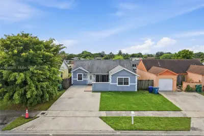 3226 NW 203rd St, Miami Gardens: photo 1 of 13