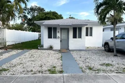 1818 Sherman St #2, Hollywood: photo 1 of 7