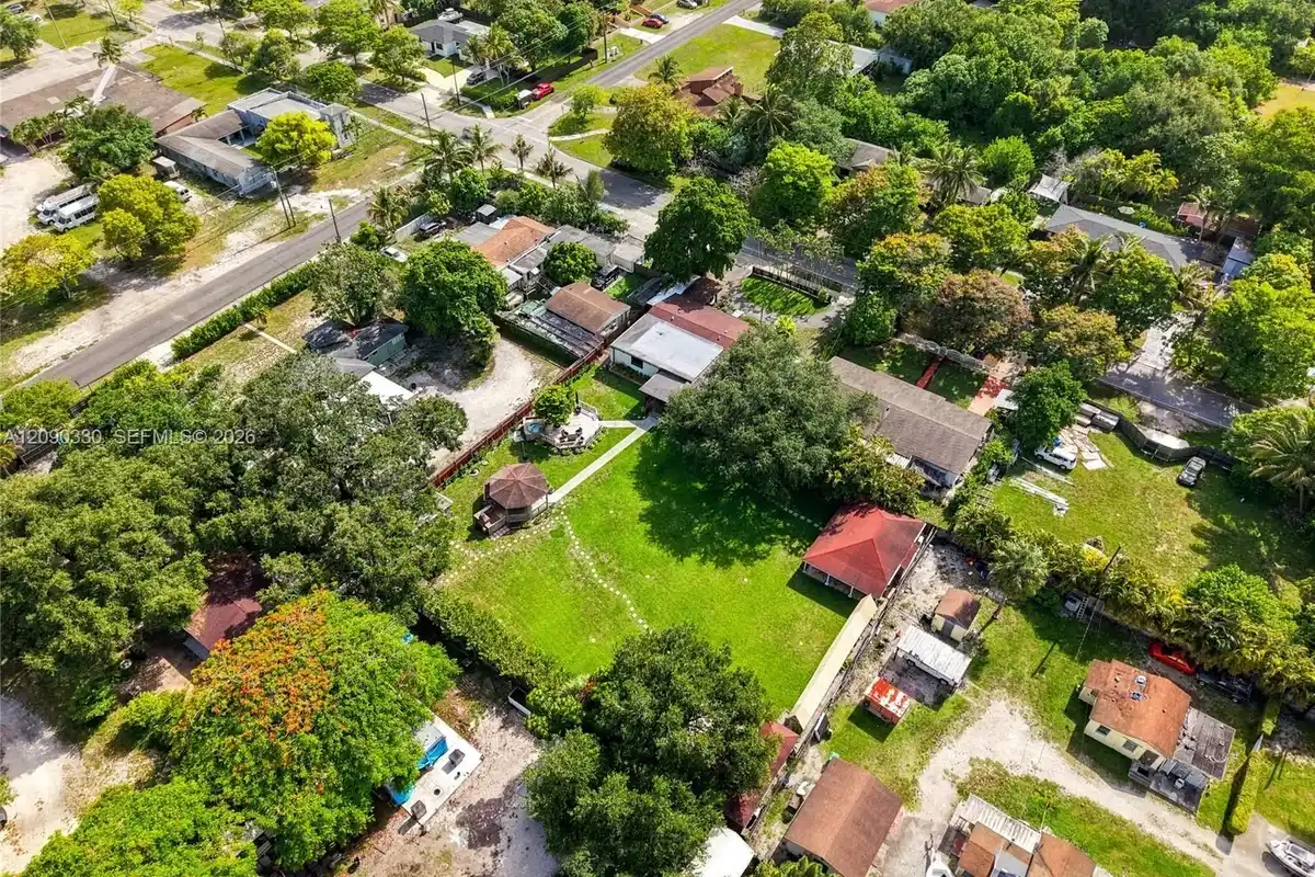 15425 N Miami Ave, Miami: photo 1 of 42