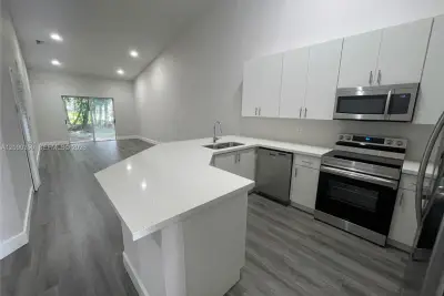 1178 NE 32 Nd Ave, Homestead: photo 1 of 31