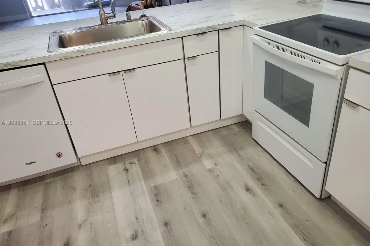 215 SE 3rd Ave #206D, Hallandale Beach: photo 1 of 19