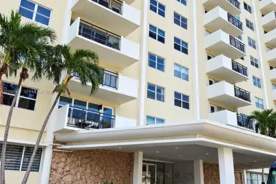 401 Golden Isles Dr #1015, Hallandale Beach: photo 1 of 18
