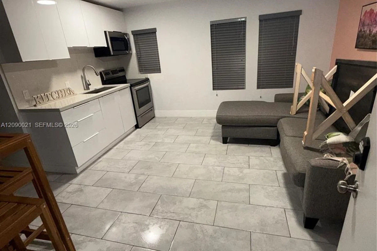 2020 Washington St #4, Hollywood: photo 1 of 10