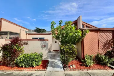 3156 NW 84th Ave, Sunrise: photo 1 of 16
