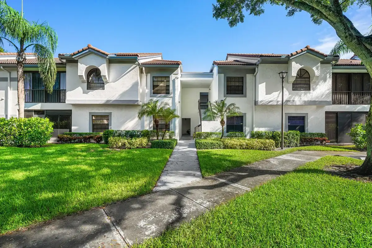 5439 Verona Dr #P, Boynton Beach: photo 1 of 33