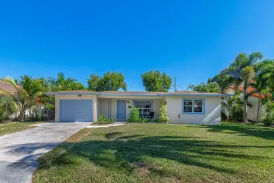 28 SE 8th Ave, Deerfield Beach: photo 1 of 28