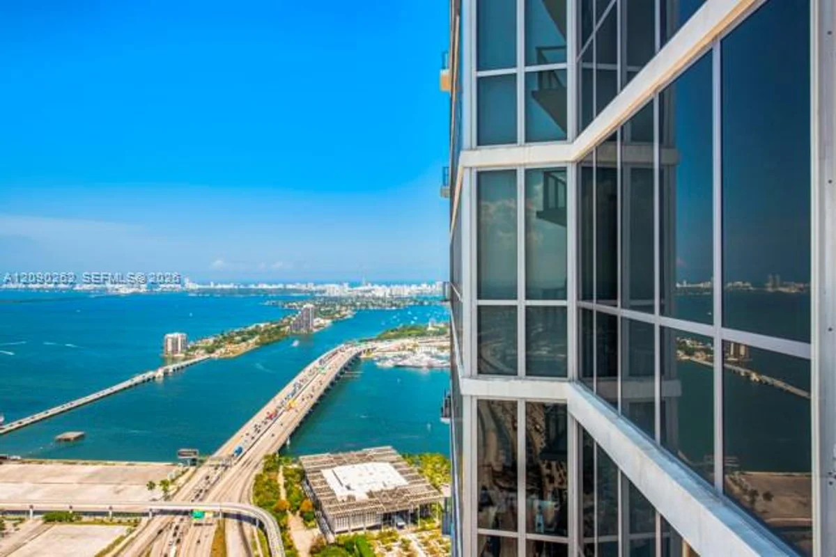 1100 Biscayne Blvd #5205, Miami: photo 1 of 32