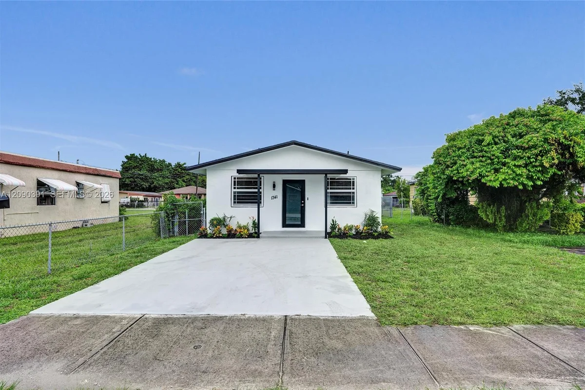1341 NW 75th St, Miami: photo 1 of 13