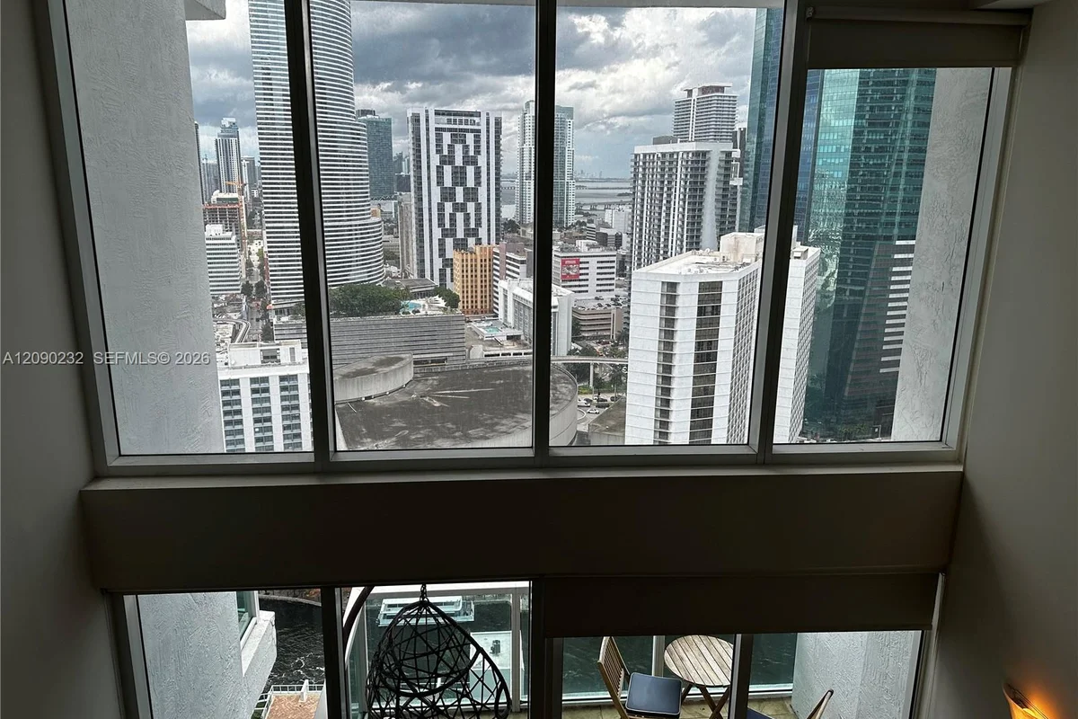 41 SE 5th St #1803, Miami: photo 1 of 40