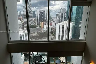 41 SE 5th St #1803, Miami: photo 1 of 40