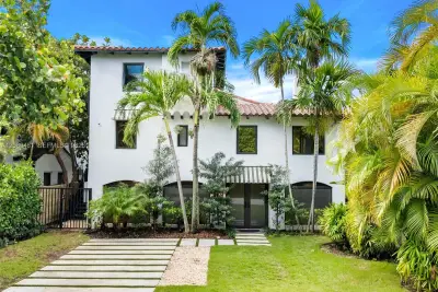 510 W 30th St, Miami Beach: photo 1 of 37