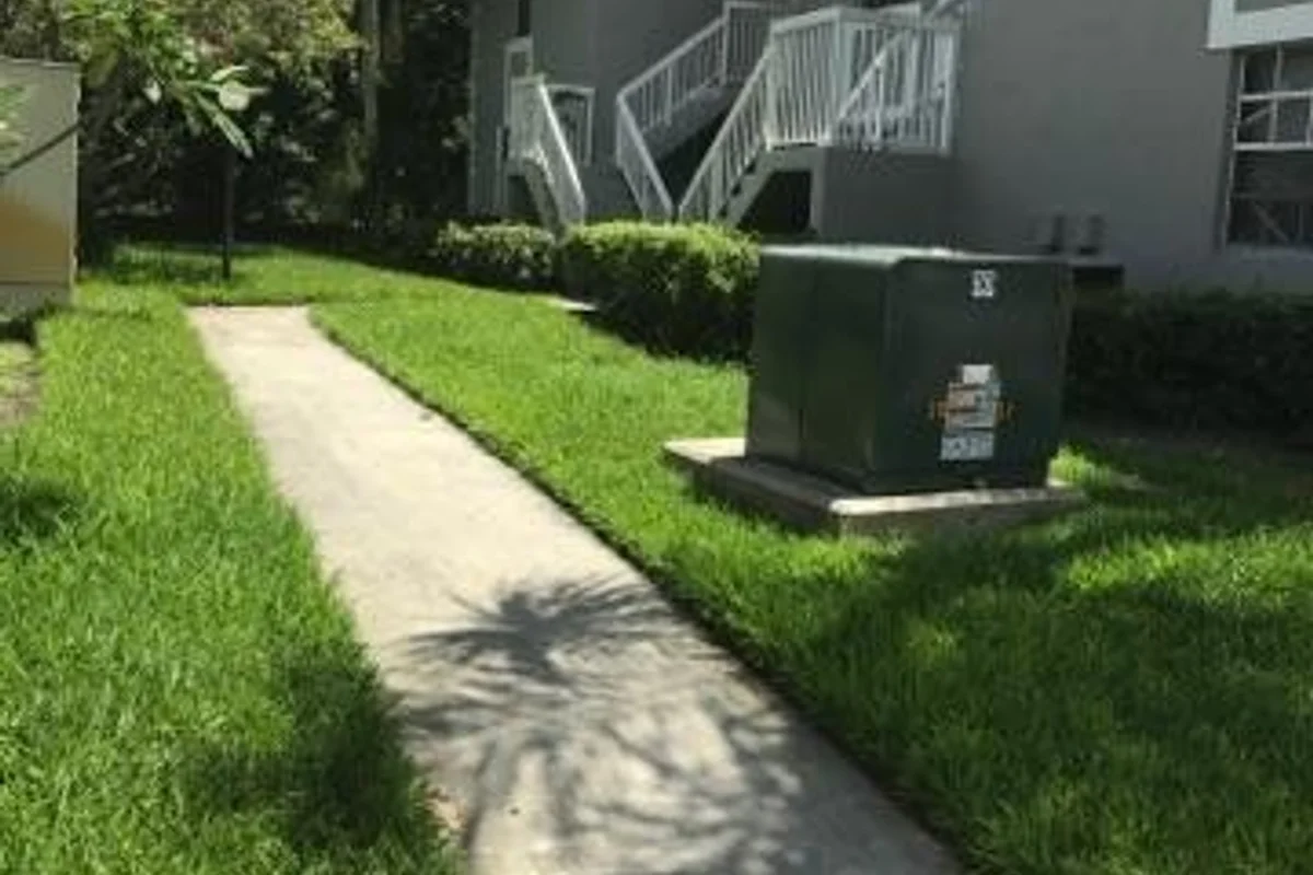450 NE 210th Cir Ter #104-6C, Miami: photo 1 of 4