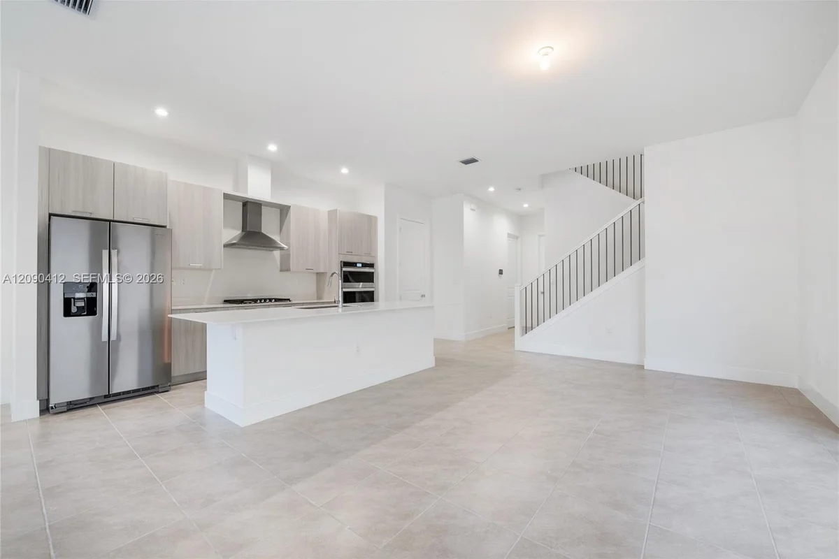 4408 NW 80th Ave, Doral: photo 1 of 11