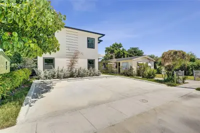 3053 NW 59th St, Miami: photo 1 of 19