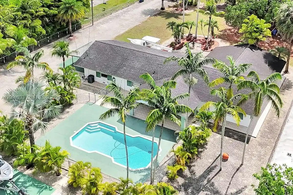 26100 SW 192nd Ave, Homestead: photo 1 of 59